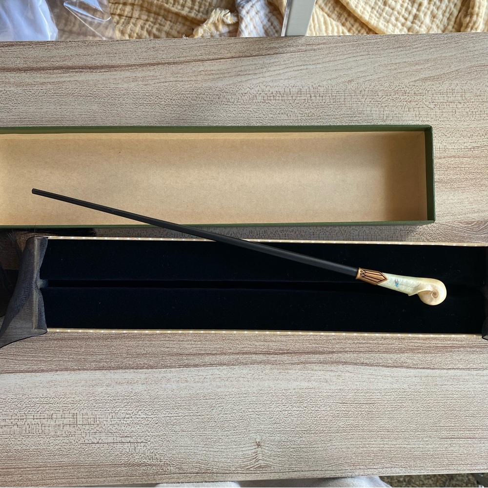 Queenie Goldstein wand